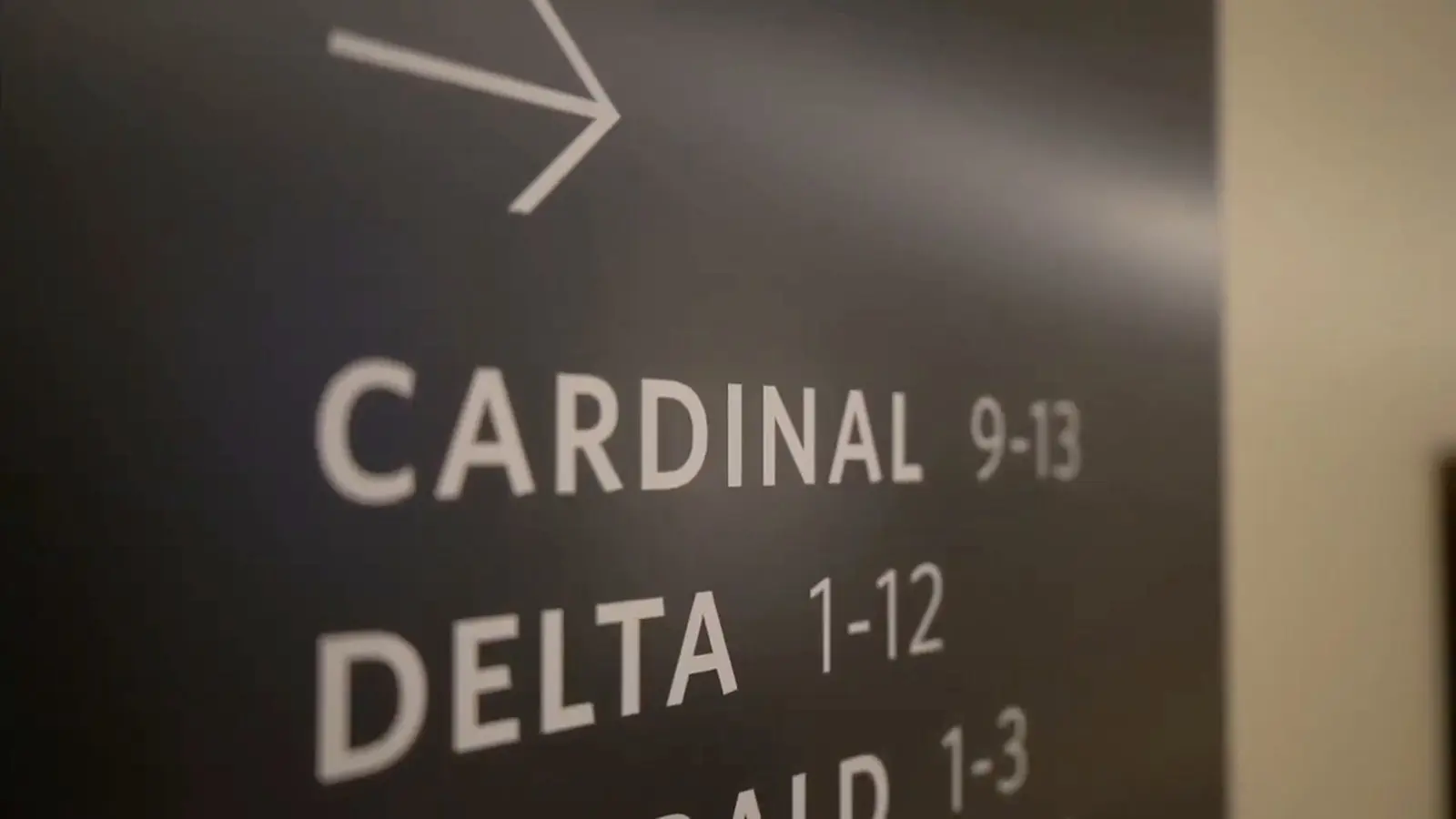 A Stanford Emergency Department wayfinding sign pointing toward the Cardinal zone.